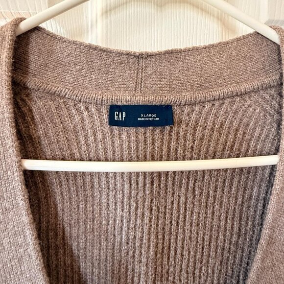 GAP, Women's CashSoft Shaker-Stitch Boyfriend Cardigan, XL | flannel taupe beige - Picture 4 of 5